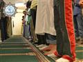 ما حكم الصلاة على الكراسي في وسط المسجد بعيدًا عن 