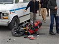  بالفيديو - سقوط رجل من أعلى دراجة نارية.. يسبب كا