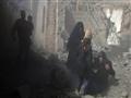 سكان الغوطة الشرقية يهربون من القصف