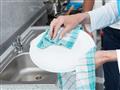  منشفة الأطباق وسيلة لنقل الأمراض والتسمم الغذائي.