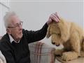 كلب آلي يساعد كبار السن ومرضى الزهايمر