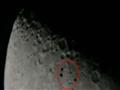 بالفيديو- أجسام غامضة تقترب من القمر