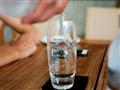هل يجب توقع مياه مجانية في المطاعم؟ ليس دائمًا