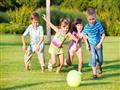 دراسة: تشجيع الطفل على اللعب خارج المنزل ينمي الذك