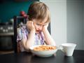 مضاعفات صحية ونفسية لإجبار طفلك على تناول طعامه                                                                                                                                                         