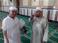 الشيخ سمير مع خطيب المسجد الإبراهيمي وتقديم الماء له                                                                                                                                                    