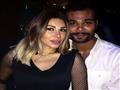 أحمد عبد الله محمود وزوجته الفنانة سارة نخلة