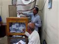 ناخب آخر يدلي بصوته في انتخابات النقابات العمالية بمرحلتها الثانية في كفرالشيخ                                                                                                                          