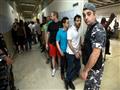 لبنانيون يصطفون امام مكتب اقتراع في بيروت للادلاء 