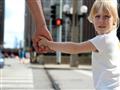 8 تصرفات تنذرك بأن هذا الشخص قد يخطف طفلك  (6)                                                                                                                                                          