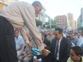 توزيع شيكولاته على المصلين في كفر الشيخ (2)                                                                                                                                                             