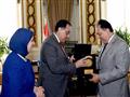 رئيس الوزراء يُكرم وزير الصحة السابق بحضور الوزيرة الجديدة  (3)                                                                                                                                         