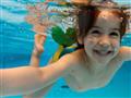4 فيروسات قد تنتقل لطفلك من حمامات السباحة- هكذا يمكنك الوقاية