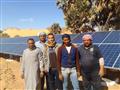 محمد نبهي مزارعب بقرية بولاق في الخارجة بجوار بئر بمزرعته يعمل بالطقة الشمسية                                                                                                                           