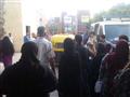 تجمع أهالي أمام قسم الأستقبال والطوارئ بمستشفى دسوق العام لعدم وجود أطباء                                                                                                                               