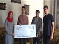 فلسطيني احتفظ بأقلام دراسته في الثانوية العامة فحصل على جائزة مالية                                                                                                                                     