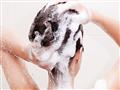 4 بدائل طبيعية لغسل الشعر من دون شامبو