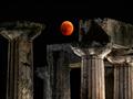 معبد أبولو في كورينث باليونان للمصور فاليري جاش