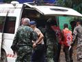 السلطات التايلاندية تضع طفلاً تم إنقاذه في سيارة إسعاف لنقله إلى مستشفى                                                                                                                                 