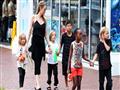أنجلينا جولي مع أطفالها                                                                                                                                                                                 
