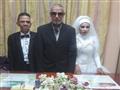 العروسان مع مدير وحدة رعاية الأطفال بقرية البكاتوش                                                                                                                                                      