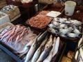 أسعار السمك في سوق العبور - أرشيفية               