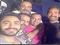 تامر حسني  مع أصدقائه (1)