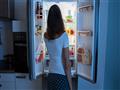  5 أخطاء "كارثية" ترتكبها تُتلف الثلاجة والأطعمة