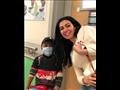 مريهان حسين في مستشفى السرطان (4)