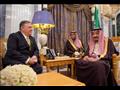 العاهل السعودي ووزير الخارجية الأمريكي