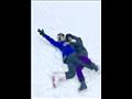 منال سلامة وابنتها وسط الثلج في واشنطن (3)