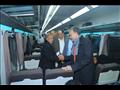 وزير النقل يستقل قطارًا من المنيا إلى بني سويف لمتابعة تطوير الإشارات (4)