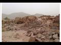 بعض الأحجار والآثار الباقية في منطقة الأخدود بنجران