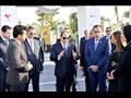 الرئيس السيسي يتفقد معارض صندوق تحيا مصر في العاصم