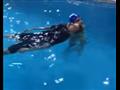 أثناء تعليم الأطفال السباحة وكيفية إنقاذ الآخرين من الغرق (11)