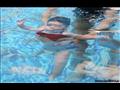 أثناء تعليم الأطفال السباحة وكيفية إنقاذ الآخرين من الغرق (4)