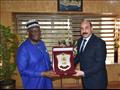 محافظ أسوان يكرم وزير خارجية نيجيريا السابق