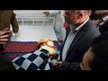 محافظ كفر الشيخ يزور الطفلة شروق ضحية التعذيب