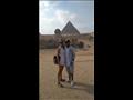 داني ألفيس وزوجته في زيارة للأهرامات (7)