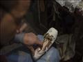 محمود صالح صانع أحذية الباليه داخل ورشته بالعمرانية (10)
