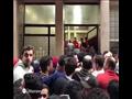 عشرات المواطنين أمام مستشفى الهلال الأحمر للتبرع ب