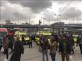 سيارات الإسعاف تنقل جثامين ومصابي محطة مصر