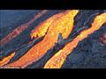 متسلق جبال يغامر بحياته لتصوير بركان نشط في فرنسا (6)