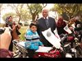 محافظ القاهرة يسلم 12 دراجة بخارية لذوي الاحتياجات الخاصة (2)