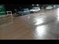لحظة سقوط الأمطار على الطريق في كفرالشيخ