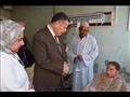  المستشار هاني عبدالجابر في المستشفى للاطمئنان على الحالة الصحية للتلاميذ (5)