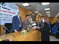 محافظ المنيا يُسلم 200 شهادة أمان للسيدات المُعيلات (5)
