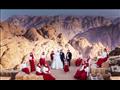 تصوير عروسين فوق جبل موسى