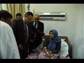 محافظ الإسكندرية يزور التلاميذ مصابي حادث تسرب الكلور (4)