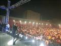 أحمد سعد يلتقط السيلفي مع جمهوره بحفل طنطا (4)